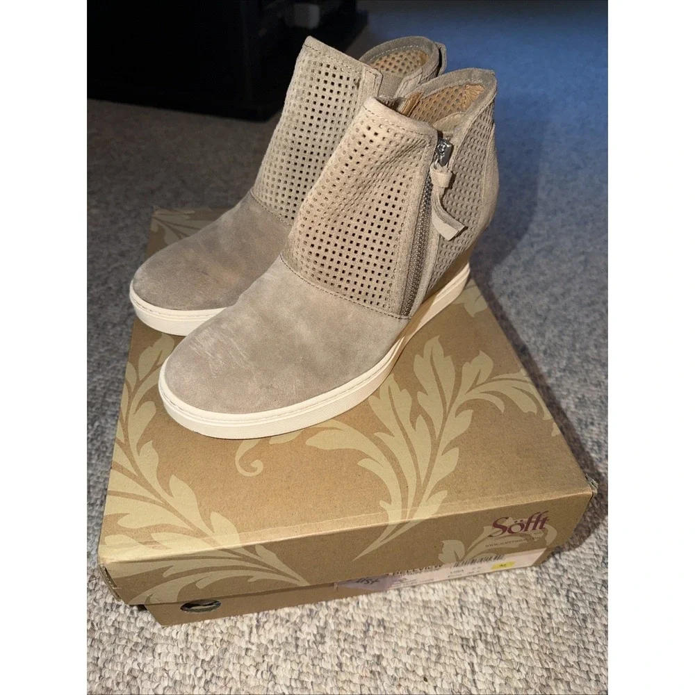 Women's Soffft Size 7.5 Bellview Light Taupe Suede